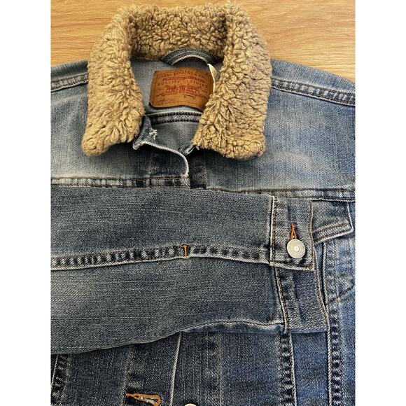 Vintage Levi’s Women’s Blue Jean Denim Faux Fur Collar Jacket M - Picture 9 of 9